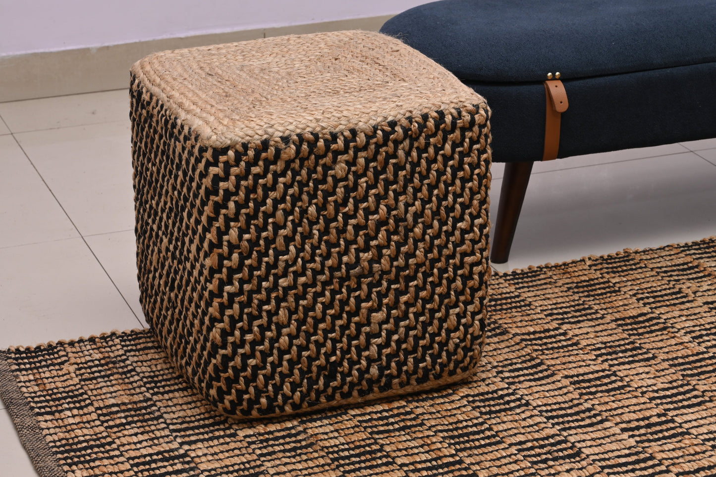 Puff Cuadrado de Yute Natural y Negro Tejido a Mano