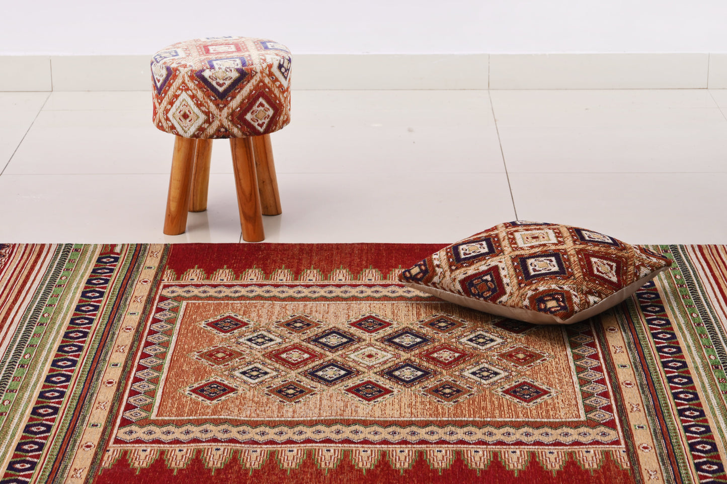 Taburete Jacquard Geométrico Multicolor Tejido a Mano con Patas de Madera