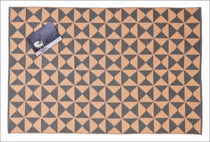 Alfombra de Hilo PET – Reciclada y Resistente