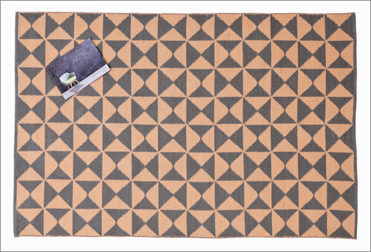 Alfombra de Hilo PET – Reciclada y Resistente