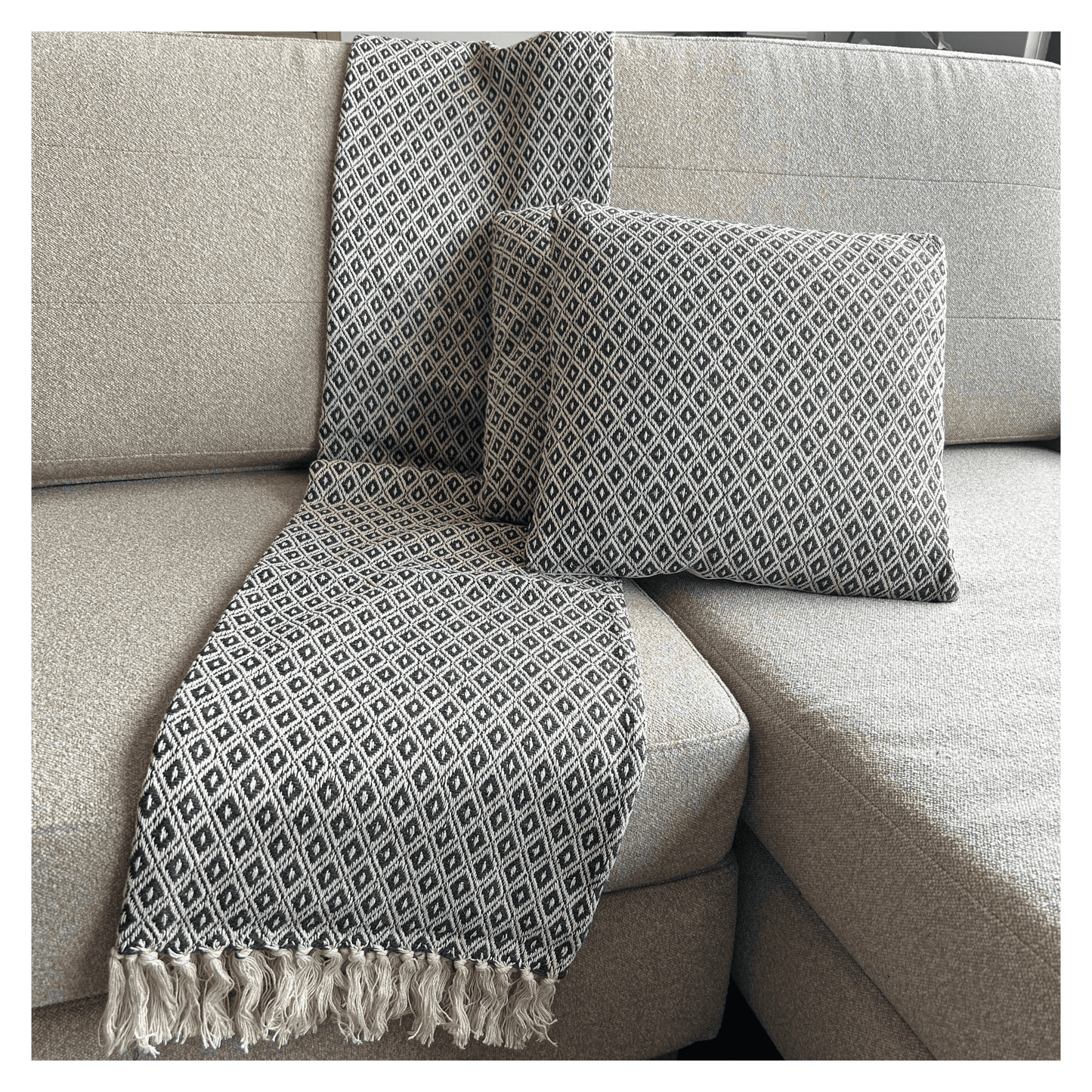 Set de Manta y 2 Cojines de Algodón Tejida a Mano