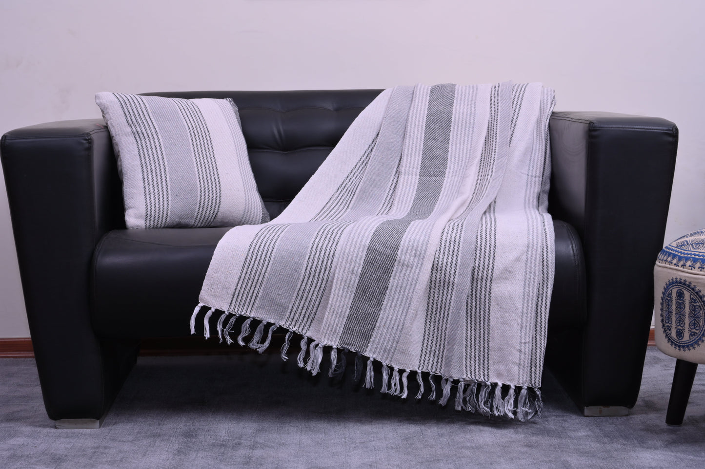 Set de Manta y 2 Cojines de Algodón Tejida a Mano