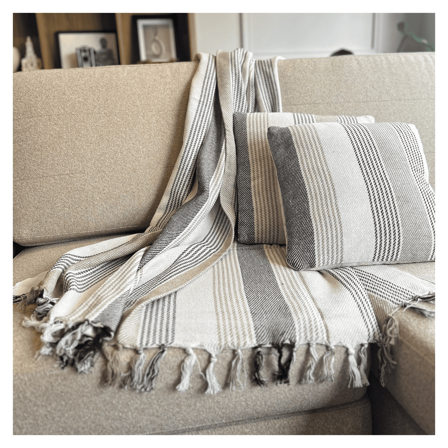 Set de Manta y 2 Cojines de Algodón Tejida a Mano 