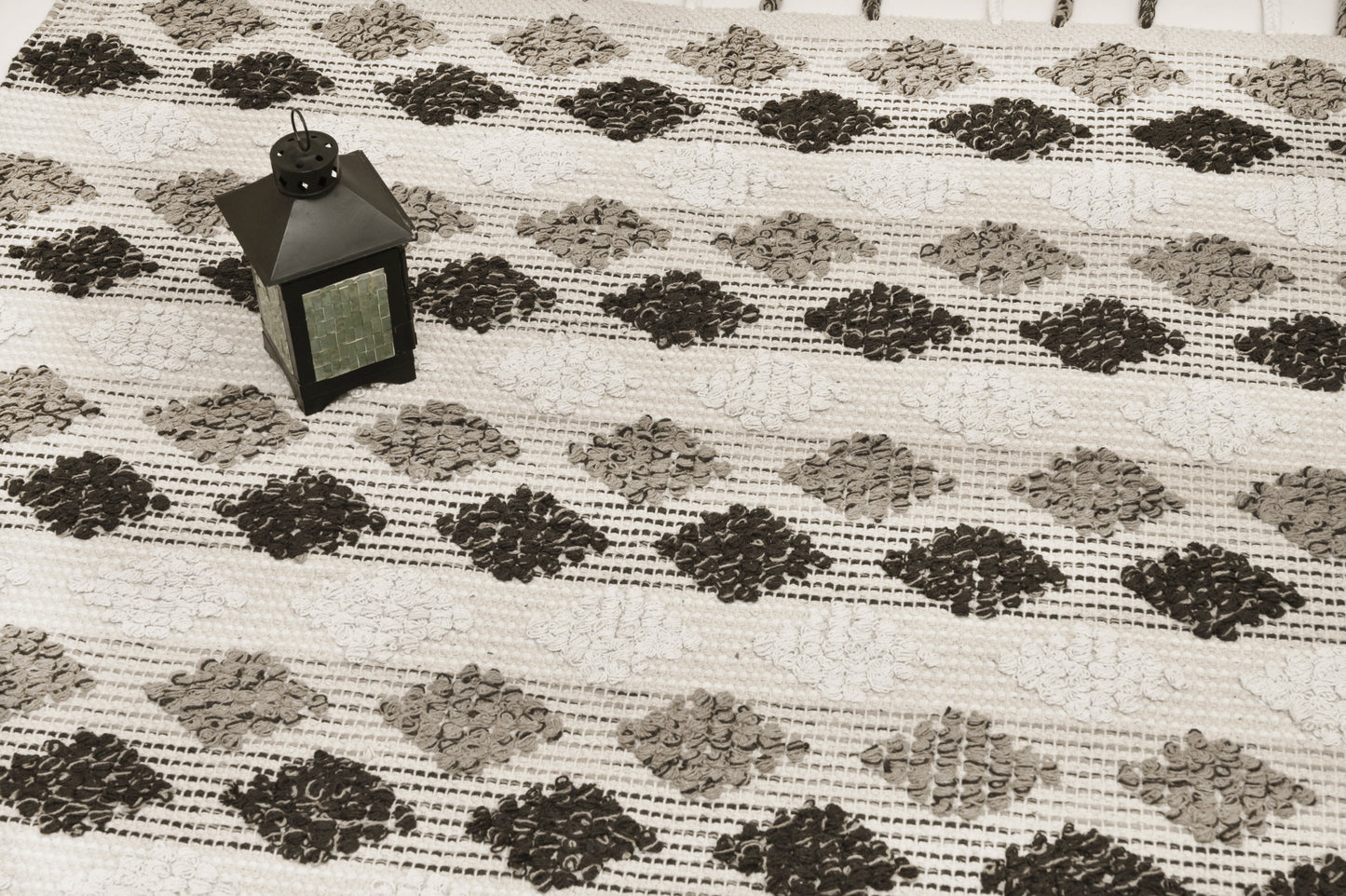 Alfombra de Algodón con Patrón de Diamante – Borde y Flecos
