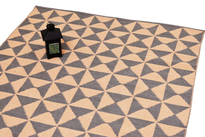 Alfombra de Hilo PET – Reciclada y Resistente