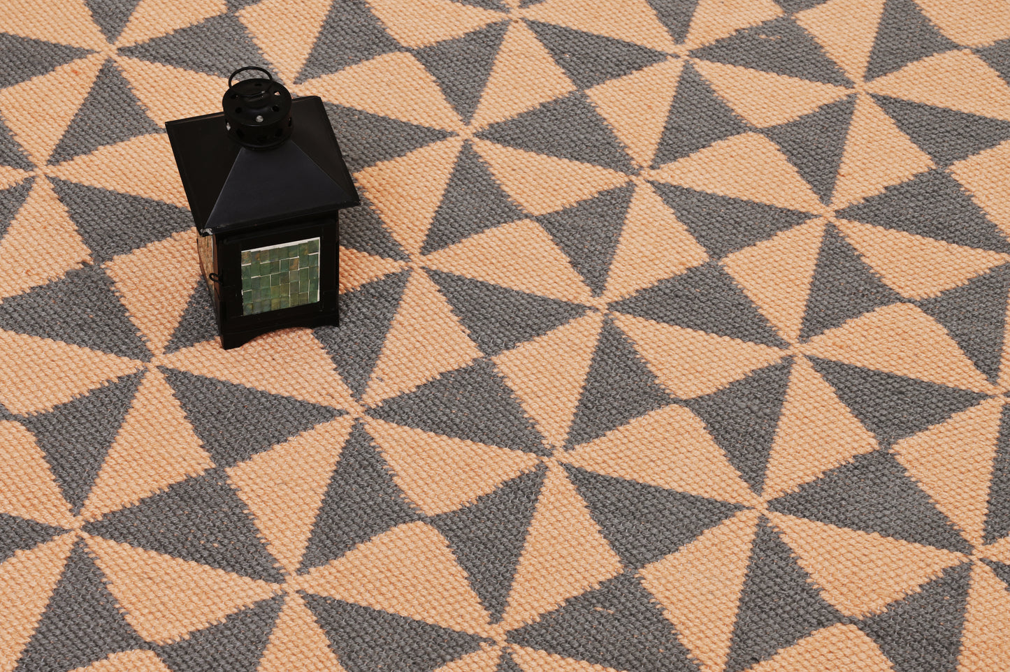 Alfombra de Hilo PET – Reciclada y Resistente
