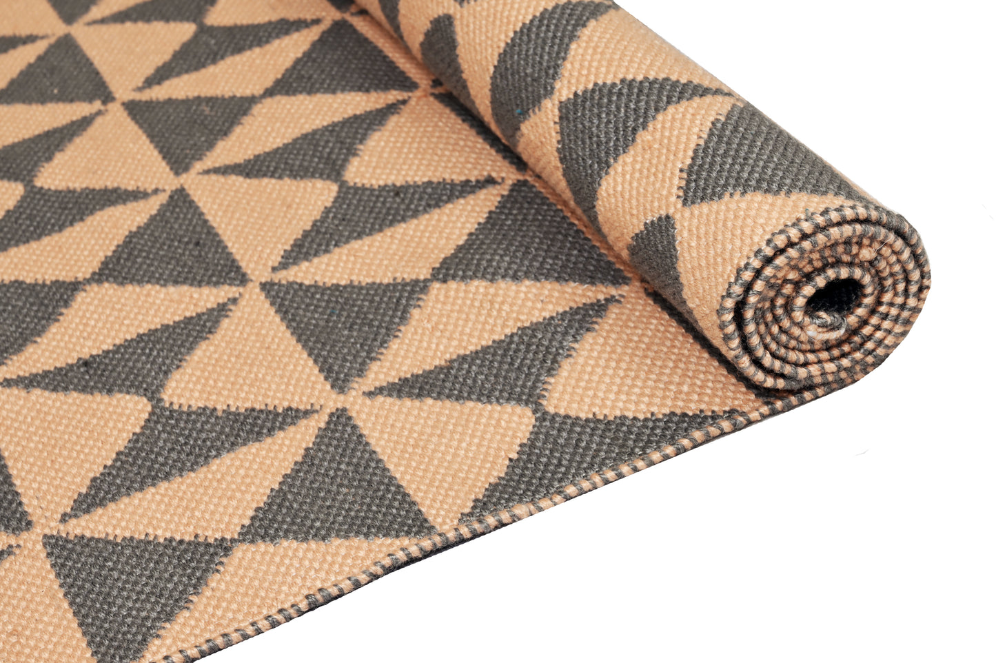 Alfombra de Hilo PET – Reciclada y Resistente