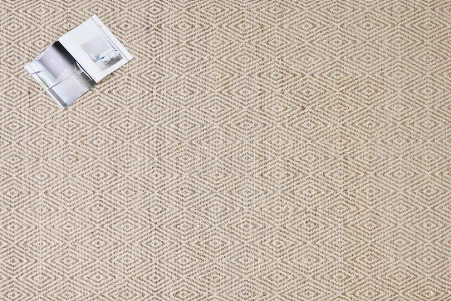 Alfombra de Pasto Marino con Patrón de Diamante – Borde Acabado