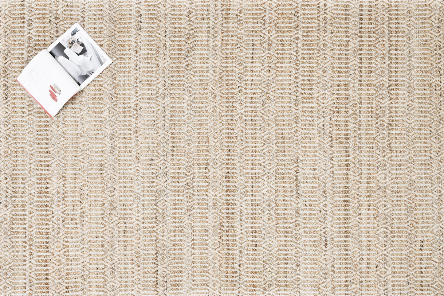 Alfombra de Yute con Patrón de Diamante – Borde Acabado