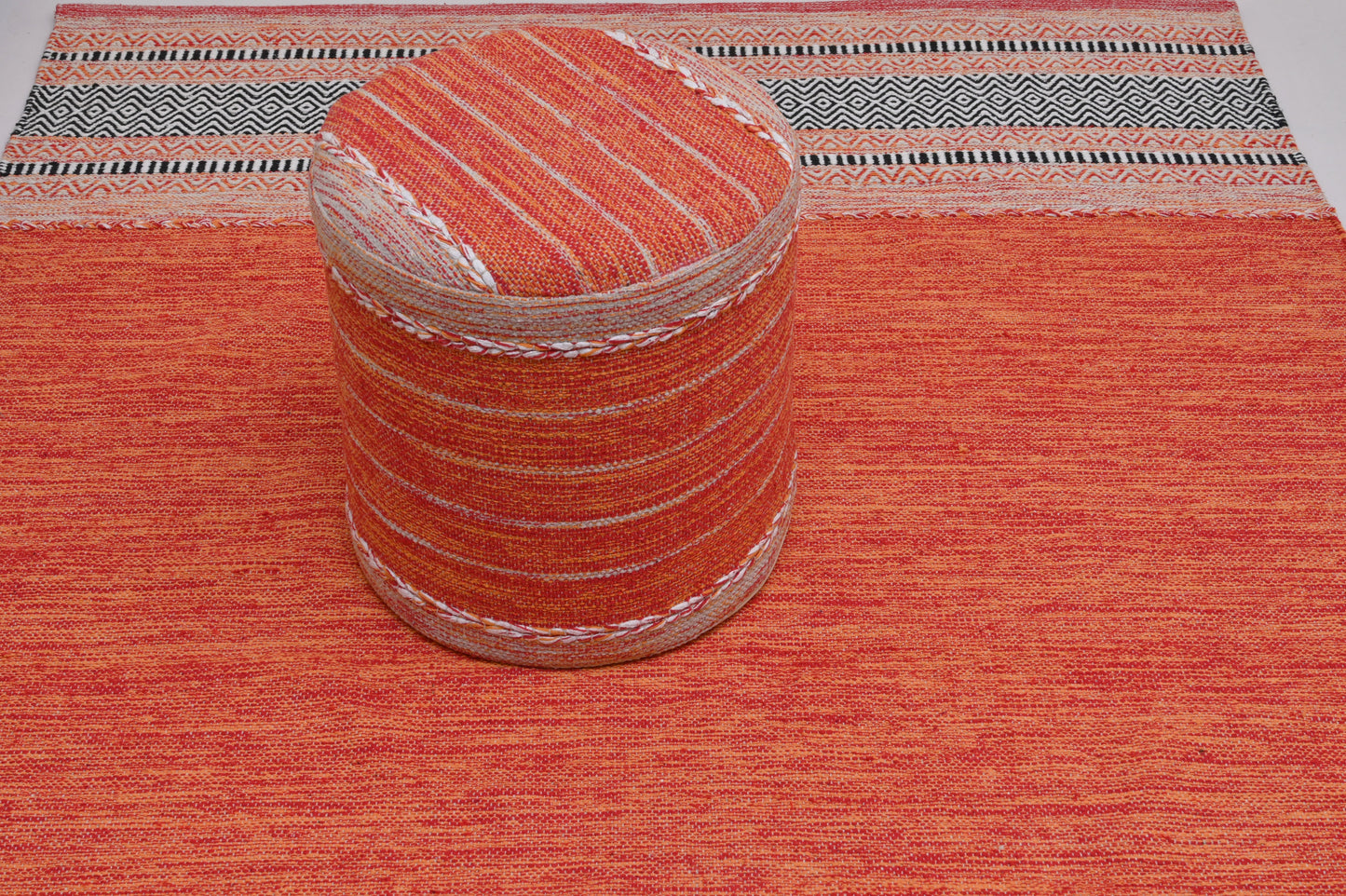 Puff de Algodón Kilim Tejido a Mano – Encanto Naranja 