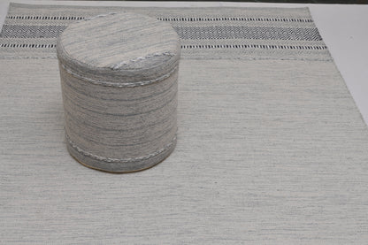 Puf Kilim de Algodón Hecho a Mano – Gris Claro