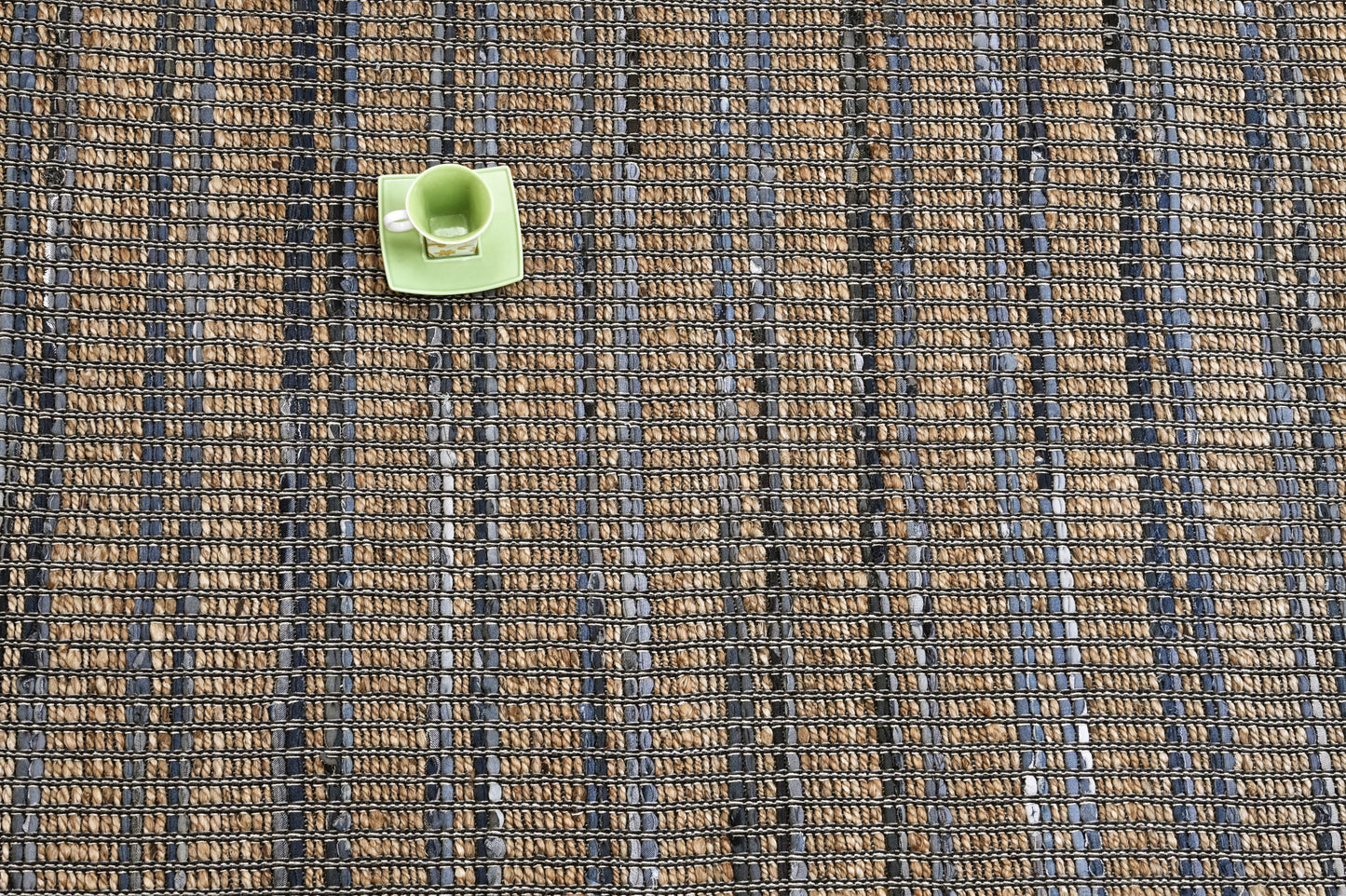 Alfombra de Denim y Yute Sarkanda – Borde Acabado