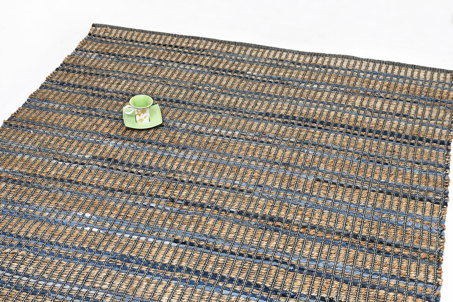 Alfombra de Denim y Yute Sarkanda – Borde Acabado