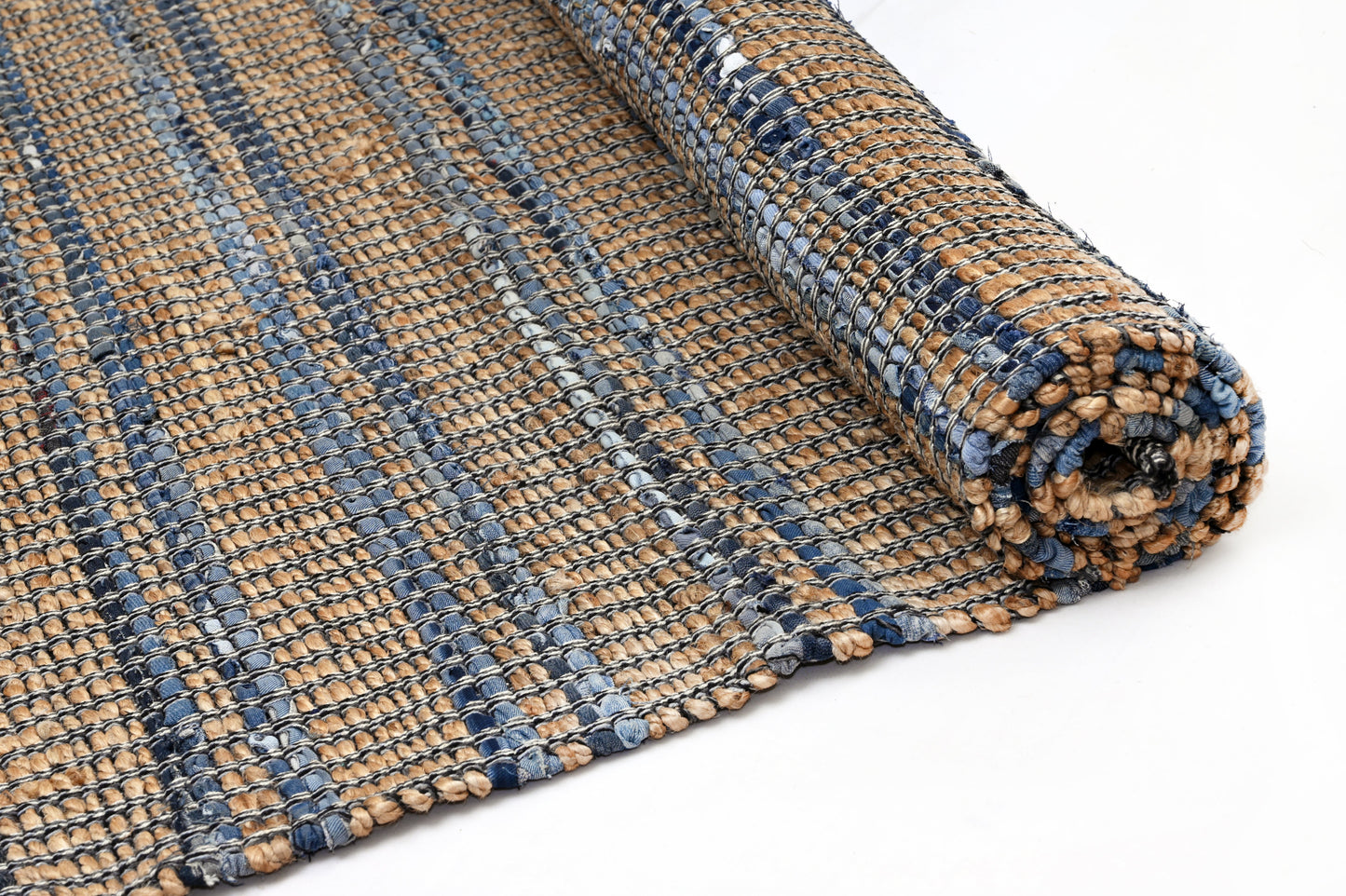 Alfombra de Denim y Yute Sarkanda – Borde Acabado