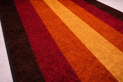 Alfombra de Algodón con Rayas “Midnight Ember” en Negro, Rojo y Vino