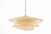 Lámpara colgante de ratán con capas.