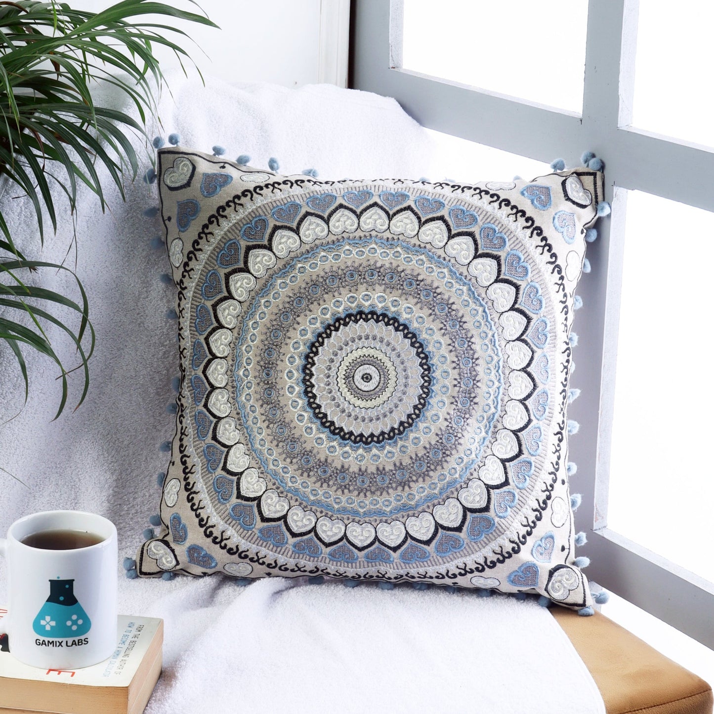 Taburete con cojín de piso y juego de almohadas.