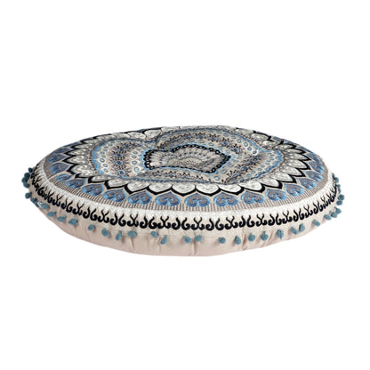 Taburete con cojín de piso y juego de almohadas.