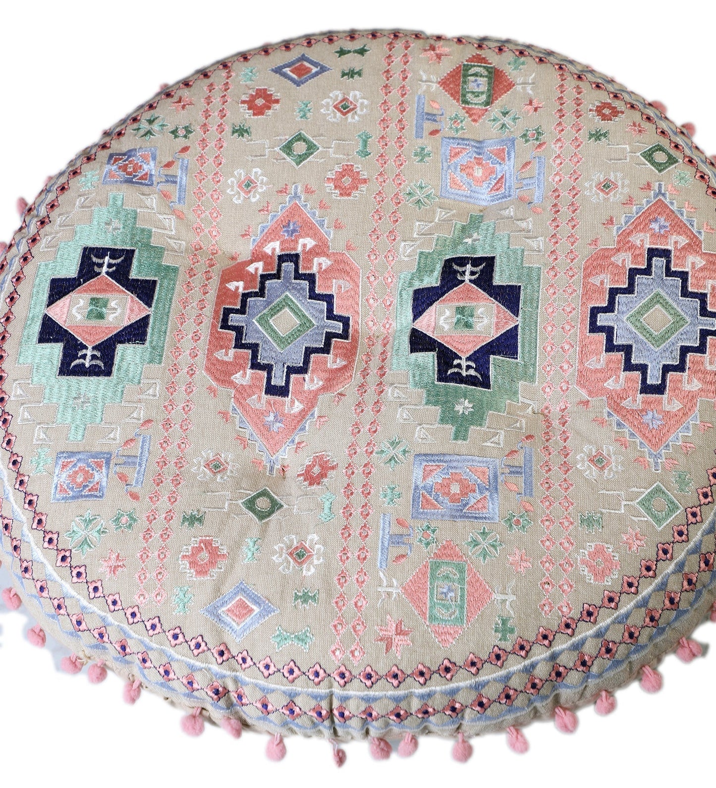 Taburete con cojín de piso y juego de almohadas.