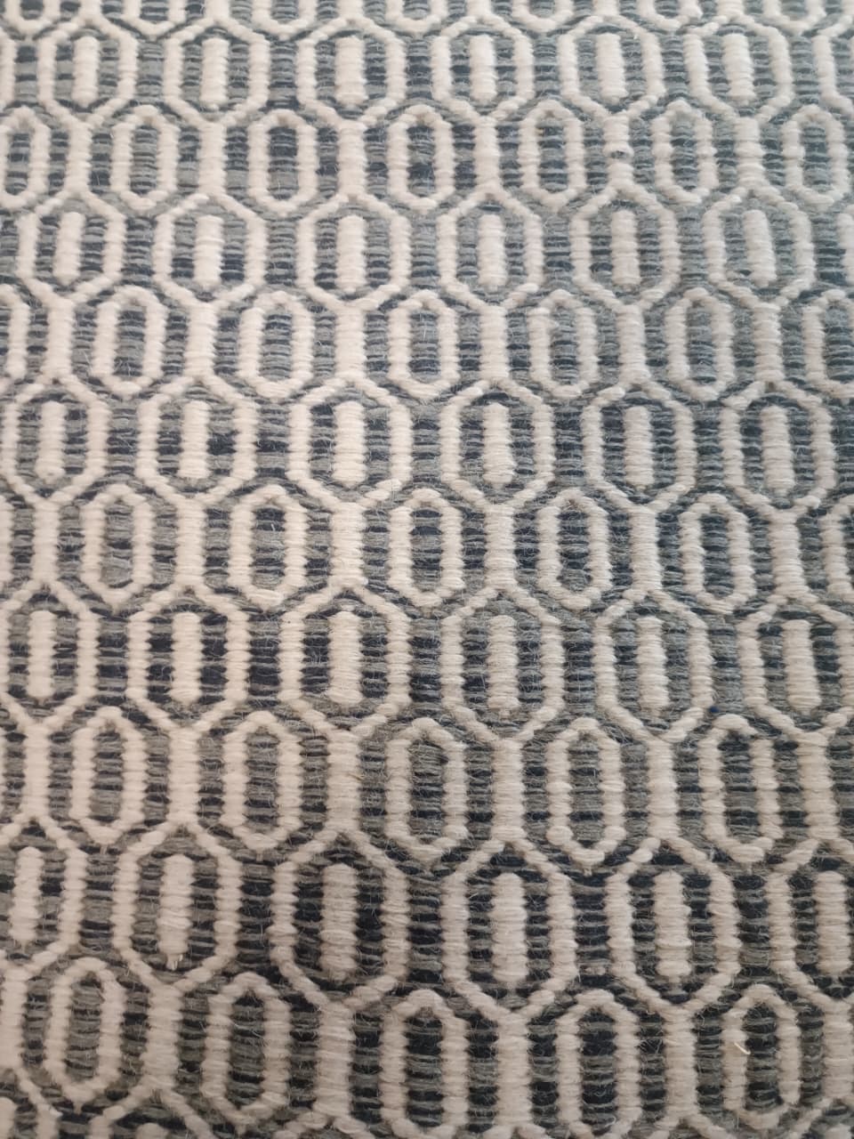 Alfombra durrie de lana tejida a mano – patrón de diamantes Gris