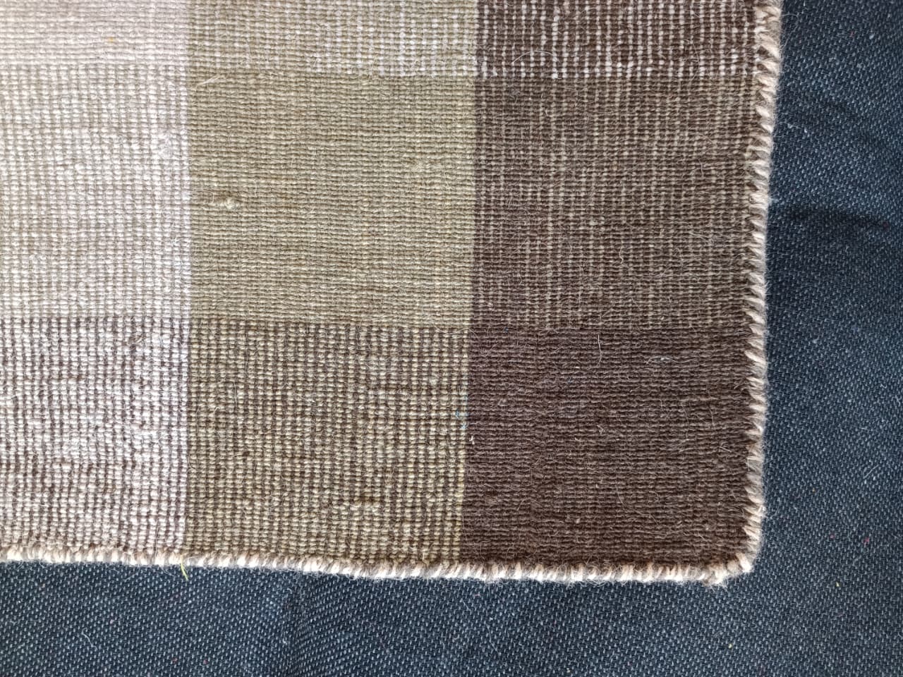 Alfombra durrie de lana tejida a mano – patrón de cuadros (colores surtidos)